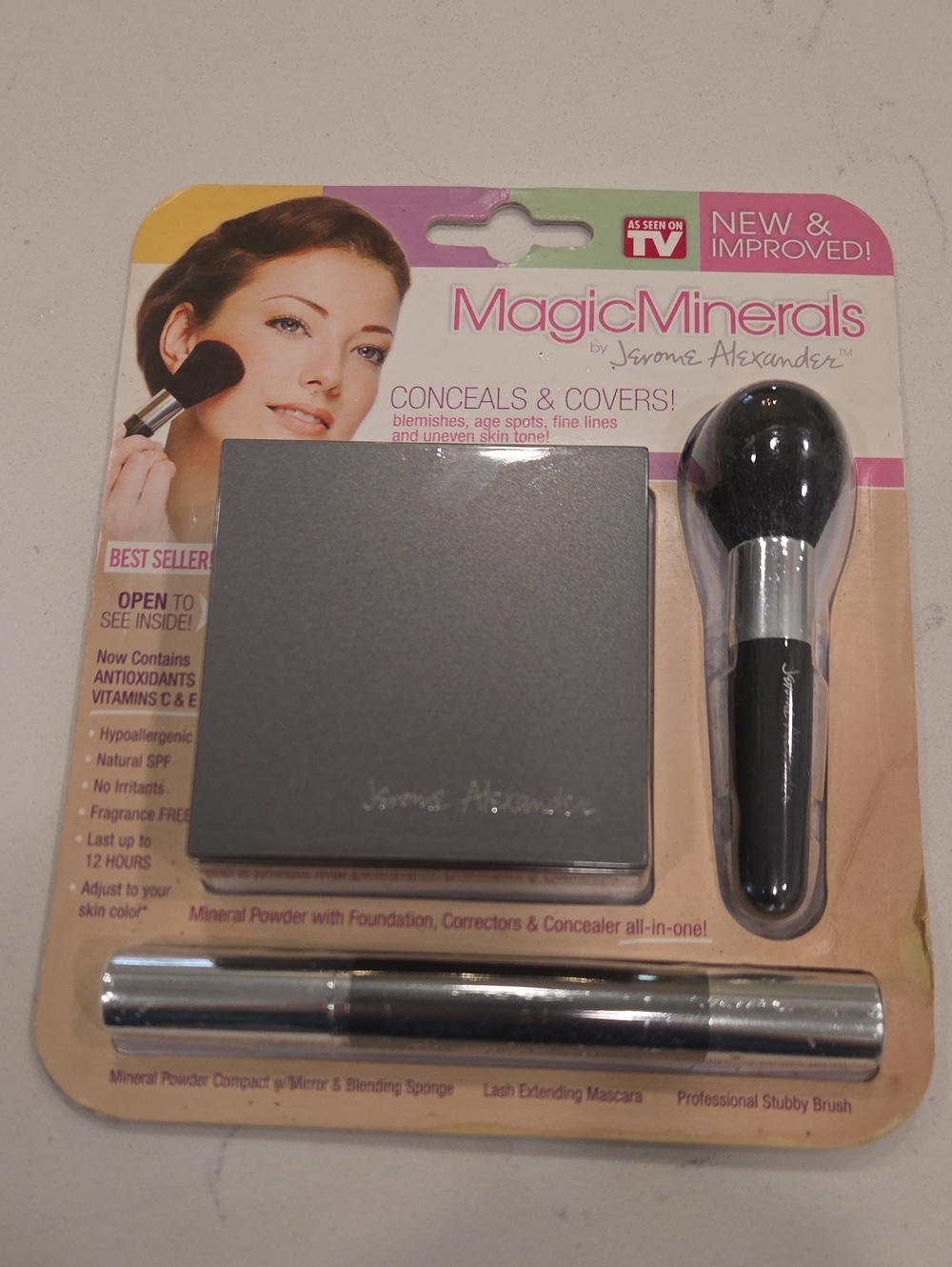 Magic Minerals Women Makeup Compact Set in Gray by